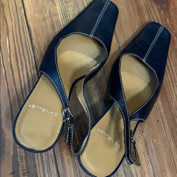 Danielle navy heels size 7.5 - Picture 4 of 6